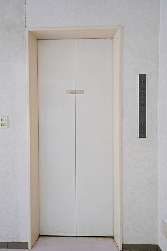 貸店舗・事務所　八尾市 光南町２丁目　広さ約５６坪　駐車場あり　飲食不可　分割可　DBビル その他