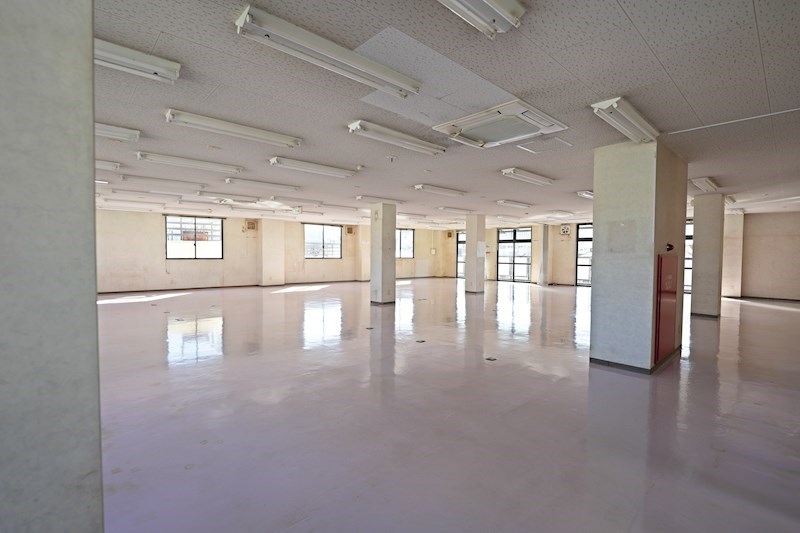 貸店舗・事務所　八尾市 光南町２丁目　広さ約５６坪　駐車場あり　飲食不可　分割可　DBビル その他