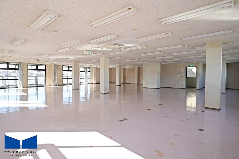 貸店舗・事務所　八尾市 光南町２丁目　広さ約５６坪　駐車場あり　飲食不可　分割可　DBビル その他