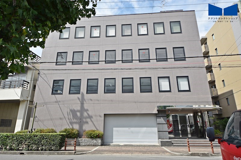 貸店舗・事務所　八尾市 光南町２丁目　広さ約５６坪　駐車場あり　飲食不可　分割可　DBビル 玄関