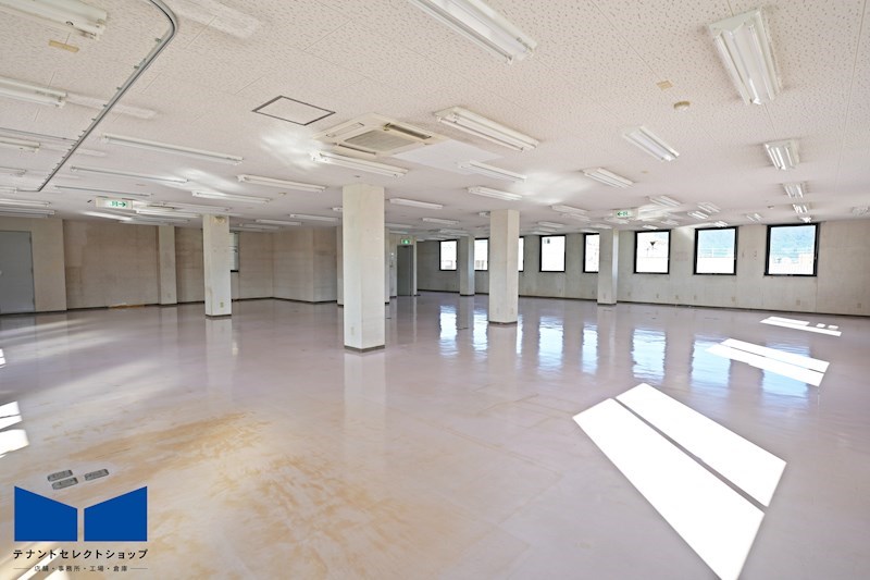 貸店舗・事務所　八尾市 光南町２丁目　広さ約５６坪　駐車場あり　飲食不可　分割可　DBビル その他