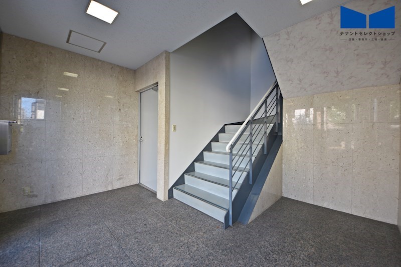 貸店舗・事務所　八尾市 光南町２丁目　広さ約５６坪　駐車場あり　飲食不可　分割可　DBビル リビング