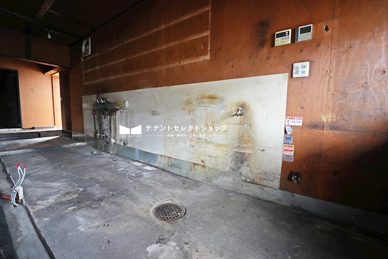 貸店舗・事務所　八尾市 陽光園２丁目　広さ延べ約１３坪　飲食店跡　路面店　角区画 その他
