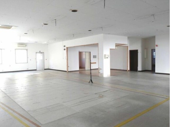 貸店舗・事務所　大阪市 平野区長吉六反１丁目　広さ延べ約197坪　デイサービス跡　駐車場9台付　一棟貸し リビング