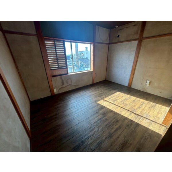 貸店舗・事務所　八尾市 山本町１丁目　広さ延べ約３７坪　１棟貸　重飲食相談可　スケルトン　西川ビル ベランダ