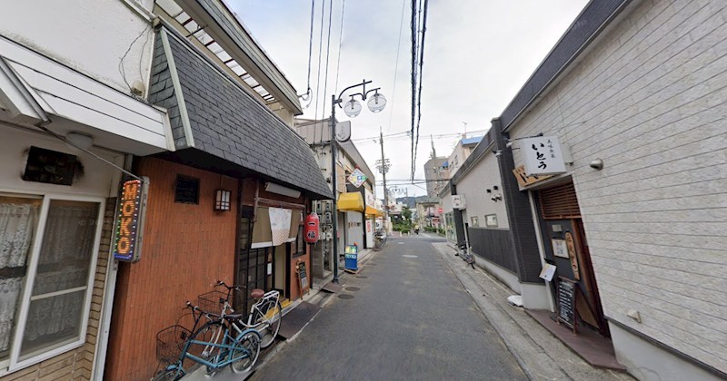 貸店舗・事務所　八尾市 山本町南１丁目　 広さ約１７坪　カラオケボックス跡　重飲食可　山下貸店舗 玄関