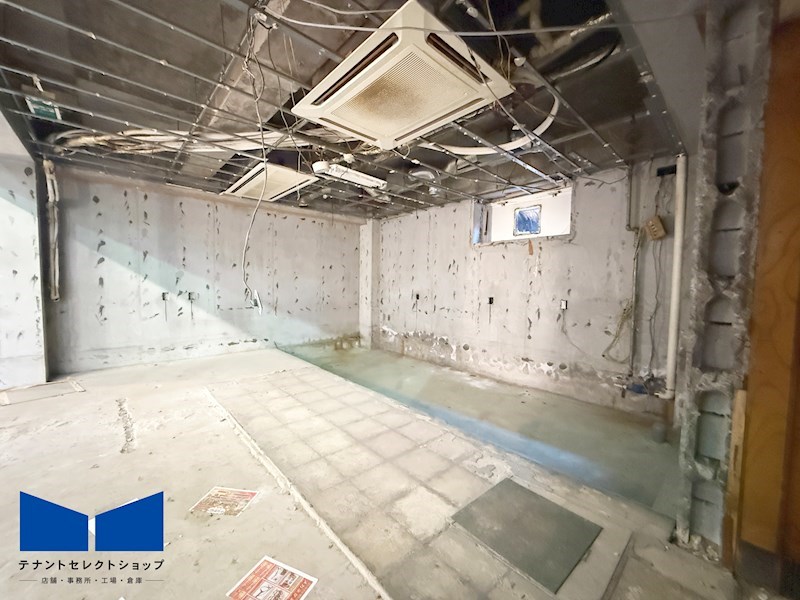 貸店舗・事務所　大阪市 平野区瓜破２丁目　広さ約9.5坪　ウェルバート瓜破 玄関