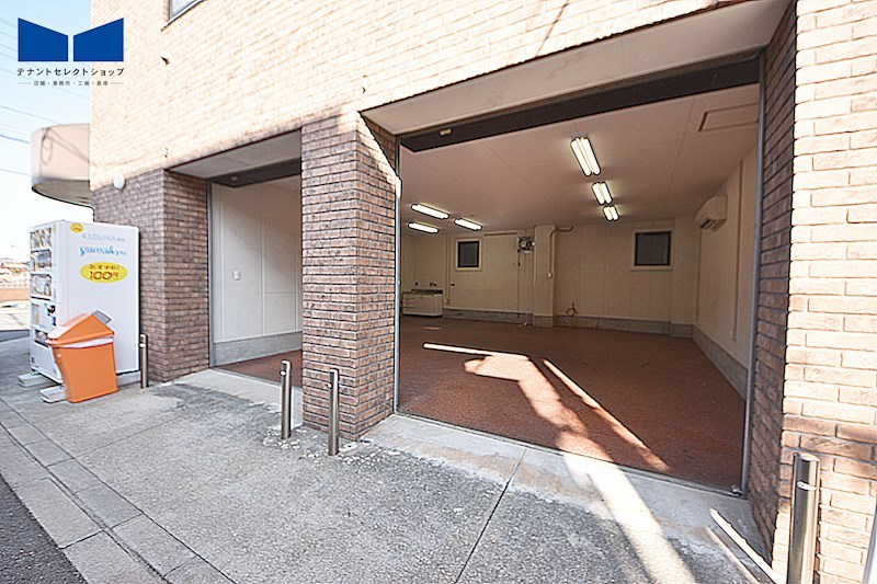 貸店舗・事務所　大阪市平野区 加美正覚寺４丁目　広さ16.6坪　EVあり　路面店　角区画　M’s平野ビル 玄関