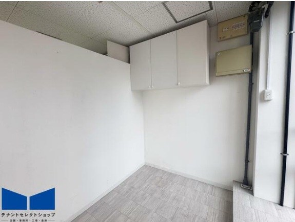 貸店舗・事務所　八尾市 志紀町３丁目　広さ約２０坪　角部屋　EVあり　飲食不可　松井志紀駅ビル その他