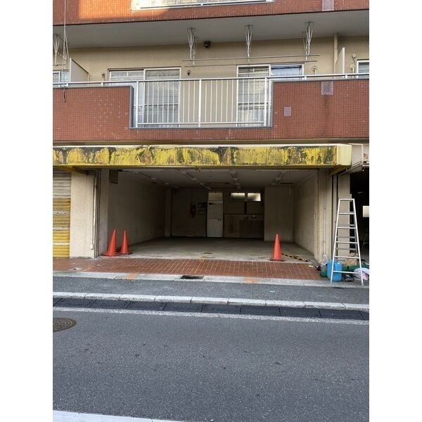 貸倉庫　大阪市 平野区　長吉長原１丁目　広さ約１５坪　トイレあり　辰野マンション 玄関