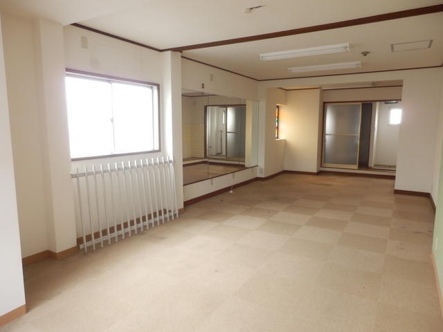 貸店舗・事務所　大阪市 平野区 加美南５丁目　広さ約１１坪　トイレあり　国道２５号線沿い　リッツ三番館 リビング