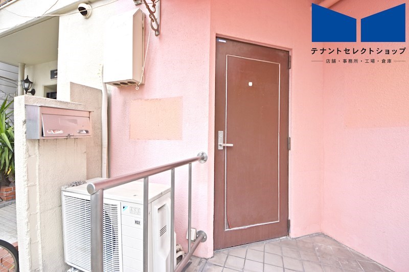 貸店舗・事務所　大阪市 平野区加美北１丁目　広さ約６坪　スナック跡　路面店　角区画　フローララポルテ 玄関