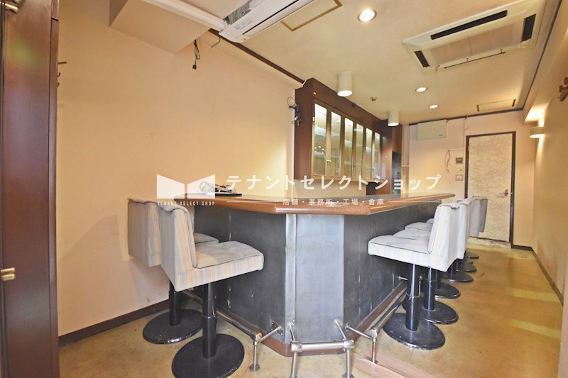 貸店舗・事務所　大阪市 平野区加美北１丁目　広さ約６坪　スナック跡　路面店　角区画　フローララポルテ リビング