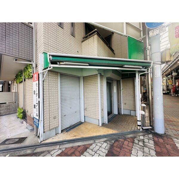 貸店舗・事務所　大阪市 平野区長吉六反３丁目　広さ約１０坪　小売店跡　トイレあり　路面店　角区画　長吉六反店舗 外観