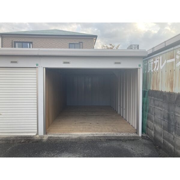 貸店舗・事務所　大阪市 平野区長吉六反３丁目　広さ約１０坪　小売店跡　トイレあり　路面店　角区画　長吉六反店舗 その他
