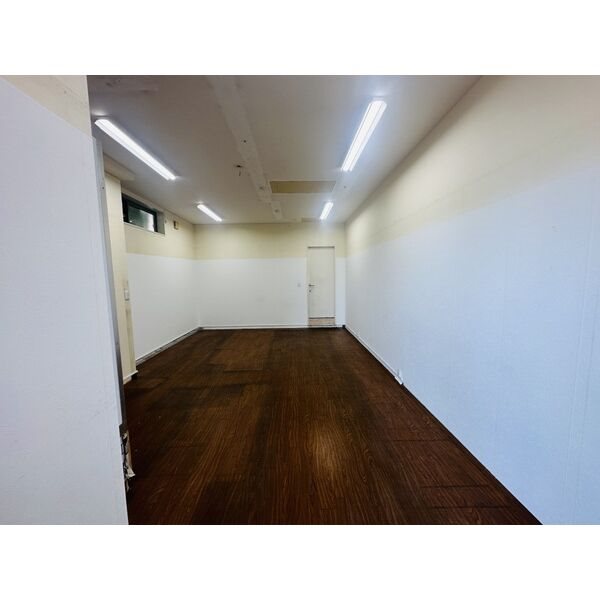貸店舗・事務所　大阪市 平野区長吉六反３丁目　広さ約１０坪　小売店跡　トイレあり　路面店　角区画　長吉六反店舗 その他