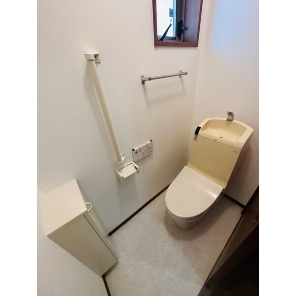 貸店舗・事務所　大阪市 平野区長吉六反３丁目　広さ約１０坪　小売店跡　トイレあり　路面店　角区画　長吉六反店舗 トイレ