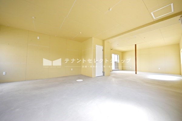 貸店舗・事務所　大阪市平野区 瓜破５丁目　広さ約１４坪　トイレあり　角地　重飲食可 リビング