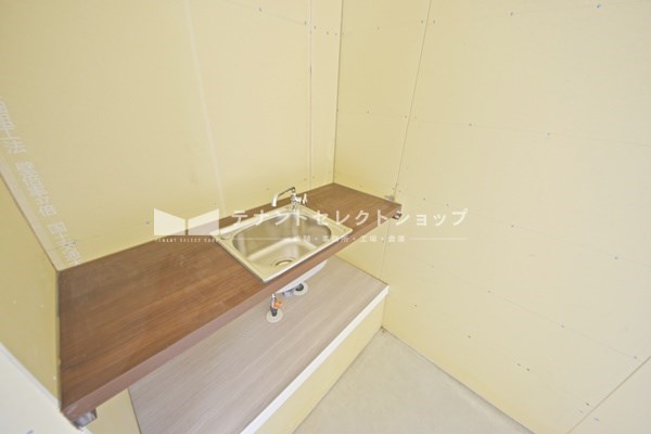 貸店舗・事務所　大阪市平野区 瓜破５丁目　広さ約１４坪　トイレあり　角地　重飲食可 キッチン