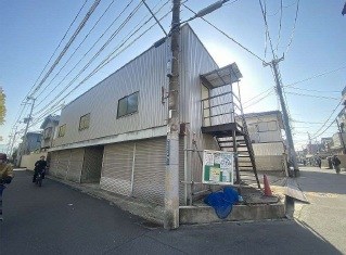 貸工場・倉庫　東大阪市 小若江３丁目　広さ約２４坪　駐車スペース複数台分あり 外観