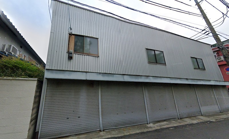 貸工場・倉庫　東大阪市 小若江３丁目　広さ約２４坪　駐車スペース複数台分あり 玄関