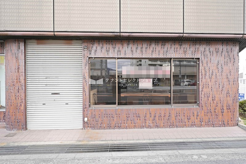 貸店舗・事務所　八尾市 弓削町１丁目 広さ約１３坪　飲食店可　路面店　ロードサイド 玄関