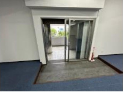 貸店舗・事務所　大阪市 平野区瓜破２丁目　広さ約８７坪　オフィス使用居抜き　阪谷門１番館 玄関