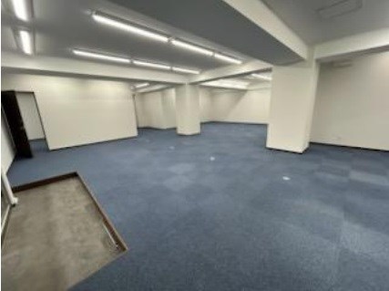 貸店舗・事務所　大阪市 平野区瓜破２丁目　広さ約８７坪　オフィス使用居抜き　阪谷門１番館 リビング