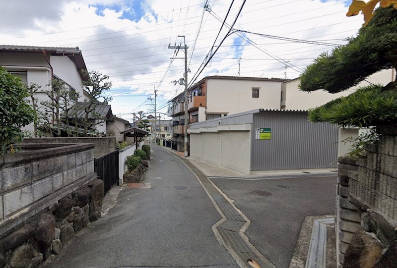 貸工場・倉庫 東大阪市 日下町７丁目　広さ約１３坪　トイレあり　シャッターガレージ 玄関