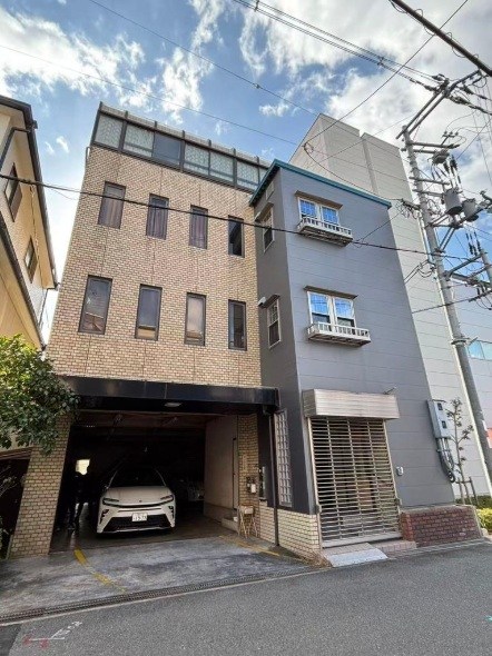 貸店舗・事務所　東大阪市 高井田西１丁目　広さ延べ約１５２坪　EVあり　準工業地域 外観