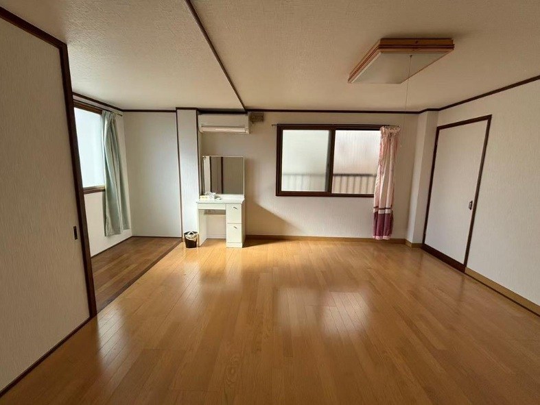 貸店舗・事務所　東大阪市 高井田西１丁目　広さ延べ約１５２坪　EVあり　準工業地域 その他