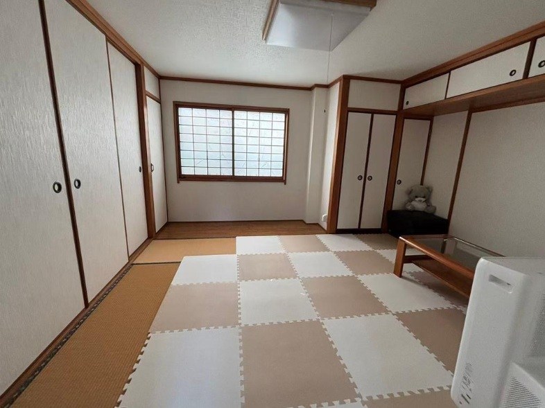 貸店舗・事務所　東大阪市 高井田西１丁目　広さ延べ約１５２坪　EVあり　準工業地域 ベッドルーム