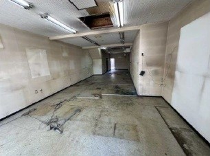 貸店舗・事務所　東大阪市 高井田元町２丁目　広さ延べ２３坪　高井田元町2階建貸事務所 玄関