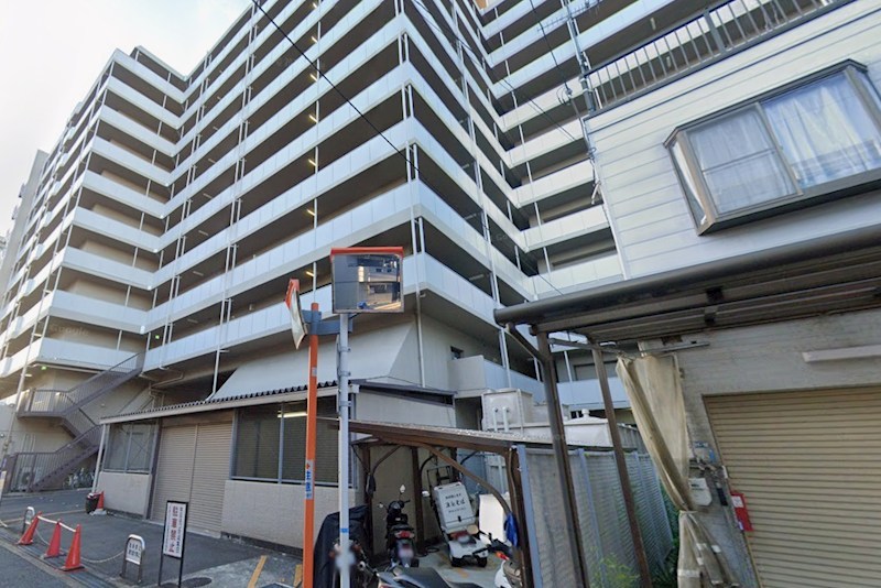 貸店舗・事務所　東大阪市 菱屋西５丁目　広さ約５７坪　トイレあり　万葉ハイツ小阪菱屋西1階貸事務所 玄関