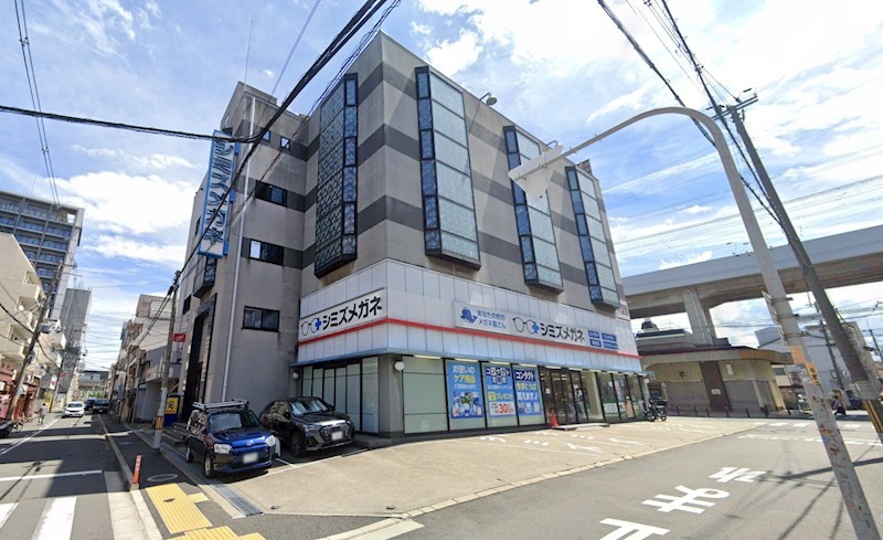 貸店舗・事務所　東大阪市 長栄寺　広さ約１７坪　EVあり　北西角　ツナガルビル リビング