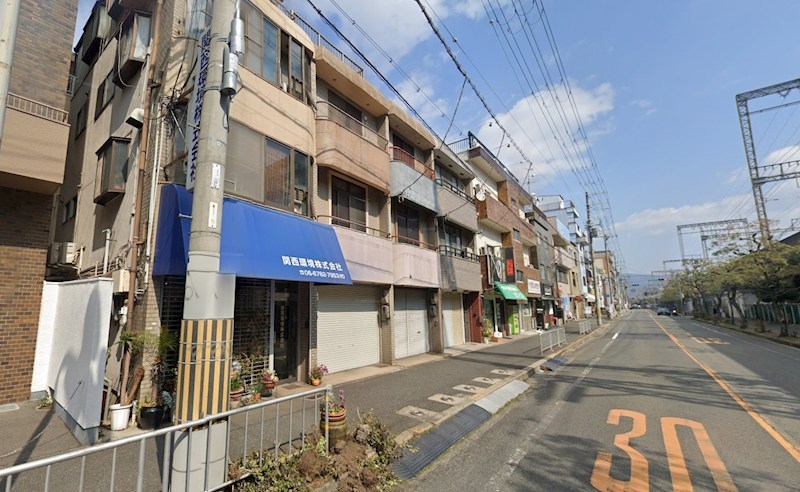 貸店舗・事務所　東大阪市 小阪２丁目　広さ延べ約２４坪　駅近 玄関