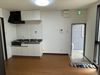 貸店舗・事務所　八尾市 沼３丁目　広さ約１３坪　敷地内駐車場あり　ヨシカワビル その他