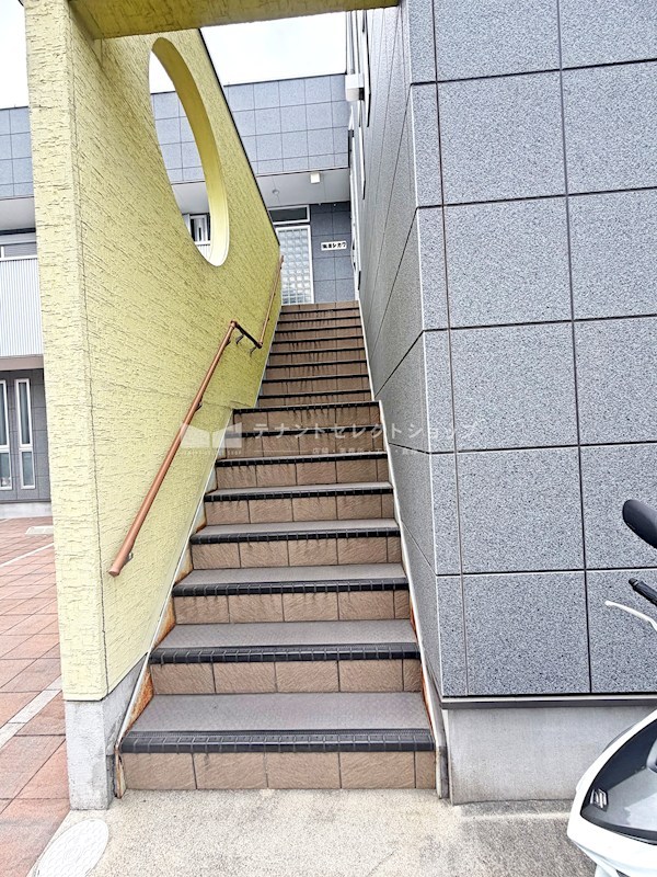 貸店舗・事務所　八尾市 沼３丁目　広さ約１３坪　敷地内駐車場あり　ヨシカワビル その他