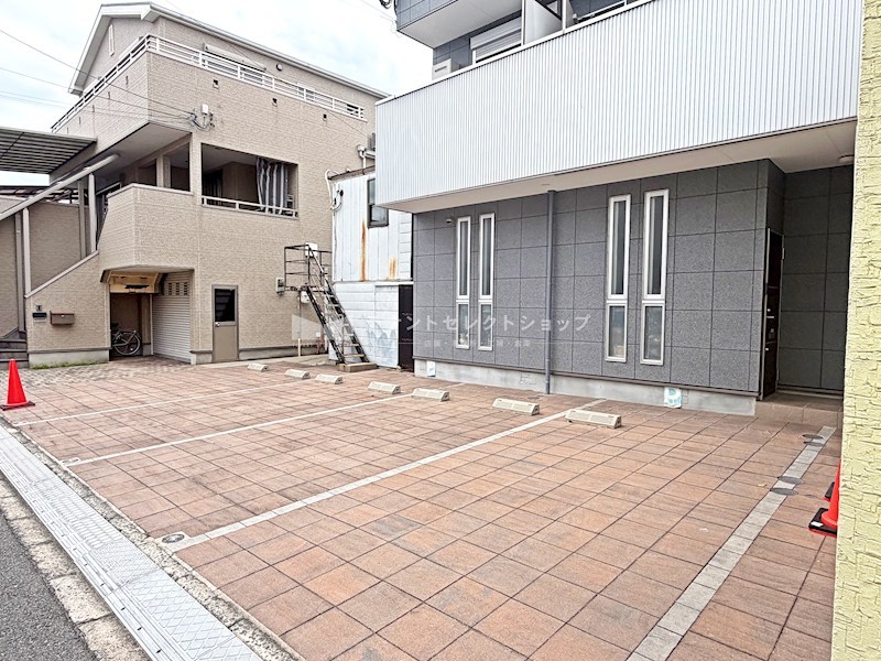 貸店舗・事務所　八尾市 沼３丁目　広さ約１３坪　敷地内駐車場あり　ヨシカワビル その他