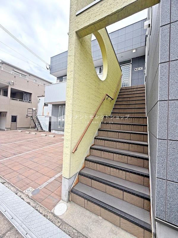 貸店舗・事務所　八尾市 沼３丁目　広さ約１３坪　敷地内駐車場あり　ヨシカワビル その他