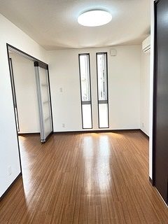 貸店舗・事務所　八尾市 沼３丁目　広さ約１３坪　敷地内駐車場あり　ヨシカワビル ベッドルーム