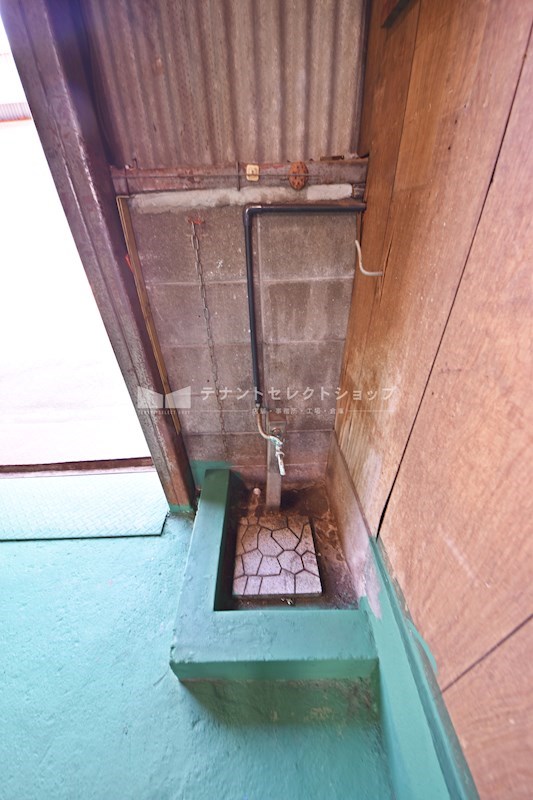 貸倉庫・事務所　八尾市 高美町６丁目　広さ約１５坪　平屋建て　八尾高美町倉庫 その他