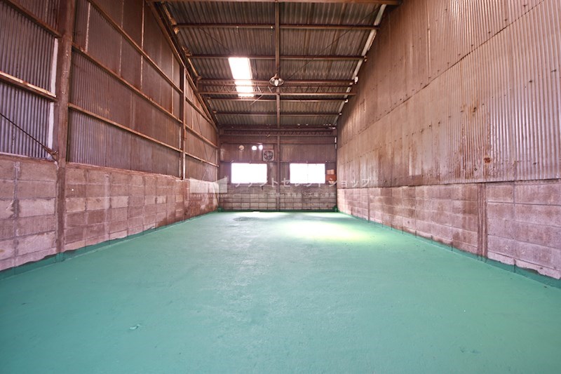 貸倉庫・事務所　八尾市 高美町６丁目　広さ約１５坪　平屋建て　八尾高美町倉庫 リビング