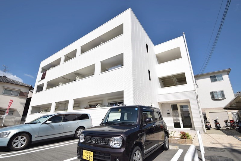 ラージ 外観