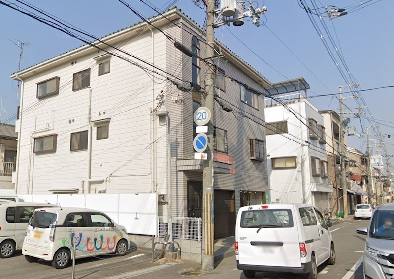貸店舗・事務所　東大阪市 小若江２丁目　広さ約１６坪　軽飲食可　電動シャッター付き　住居付店舗 リビング