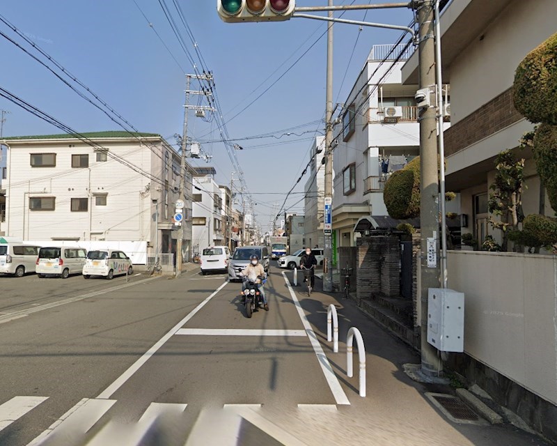 貸店舗・事務所　東大阪市 小若江２丁目　広さ約１６坪　軽飲食可　電動シャッター付き　住居付店舗 ベッドルーム