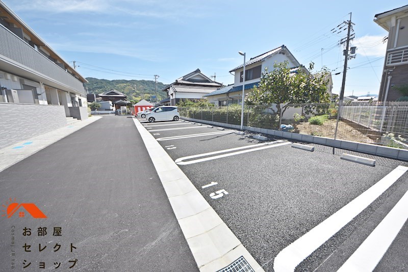 トリシア東太子 駐車場
