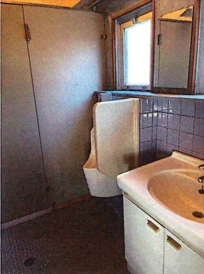 貸倉庫・事務所　八尾市 服部川１丁目　広さ延べ２５８坪　駐車６～７台可　旧外環状線沿い　服部川倉庫 ベランダ