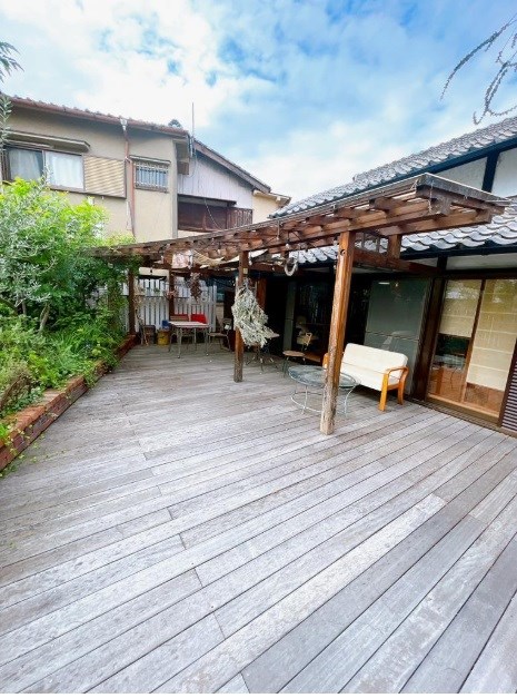 貸店舗・事務所　東大阪市 新庄１丁目　広さ約３３坪　第一種住居地域　駐車スペース５台　新庄１丁目店舗・事務所 ベランダ