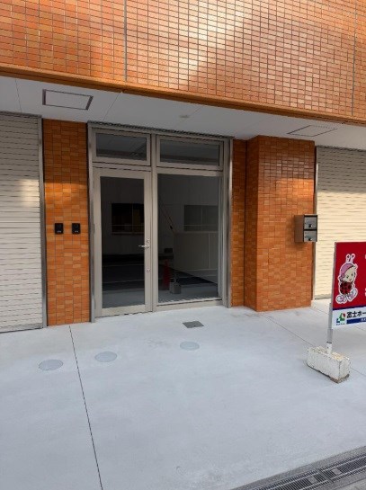貸店舗・事務所　大阪市　平野区西脇1丁目　広さ約9坪　新築　路面店　ふぁみーゆ平野 玄関